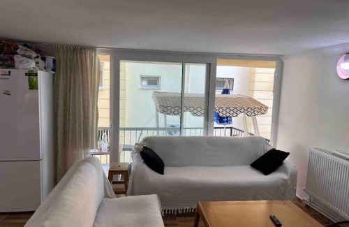 Kadnlar Denizi Mahallesi House | Kismideniz manzarali havuzlu daire