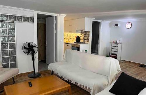 Kadnlar Denizi Mahallesi House | Kismideniz manzarali havuzlu daire