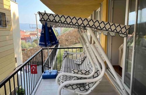 Kadnlar Denizi Mahallesi House | Kismideniz manzarali havuzlu daire