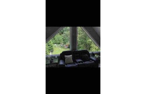 Wiarton House | Kiss & Bond Water View ,4 -Seasons address 132 Bruce rd 9 , Wiarton , Ontario