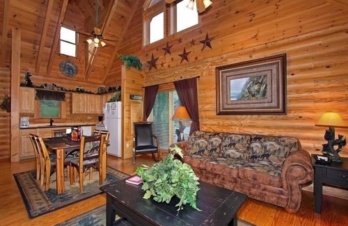 Gatlinburg - Pigeon Forge Cabin | Kiss Me Goodnight 1 Bedroom Cabin by RedAwning