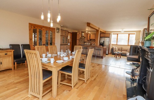 Kilgobnet Cottage | KISSANE'S COTTAGE, family friendly in Beaufort, County Kerry