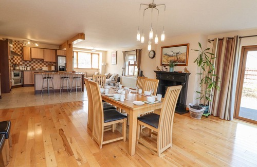 Kilgobnet Cottage | KISSANE'S COTTAGE, family friendly in Beaufort, County Kerry