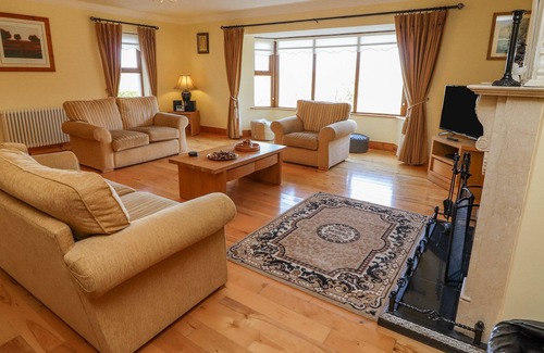 Kilgobnet Cottage | KISSANE'S COTTAGE, family friendly in Beaufort, County Kerry