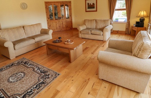 Kilgobnet Cottage | KISSANE'S COTTAGE, family friendly in Beaufort, County Kerry