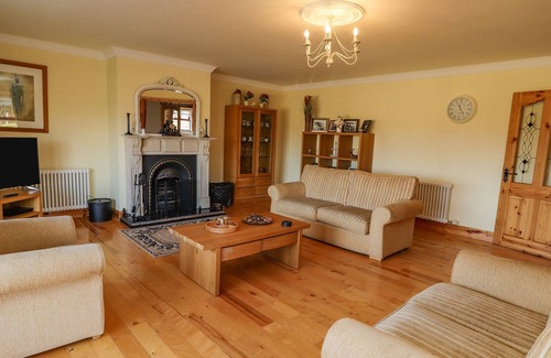 Kilgobnet Cottage | KISSANE'S COTTAGE, family friendly in Beaufort, County Kerry