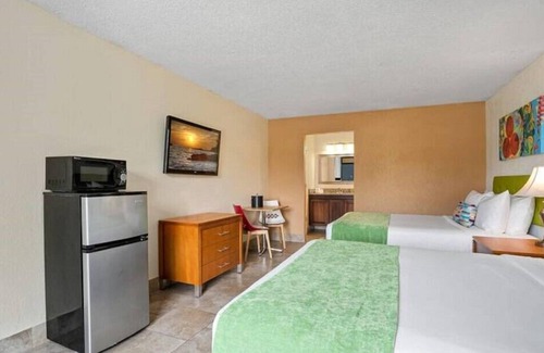 Historic Downtown Kissimmee Hotel | Kissimmee Impeccable Room with 2 Double Beds & Tennis Court
