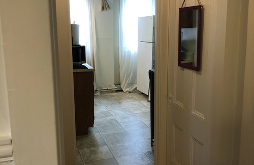 Dover House | 💋Kissing Downtown - Parking Spot! Sleeps 5🖐Free Wine🍷