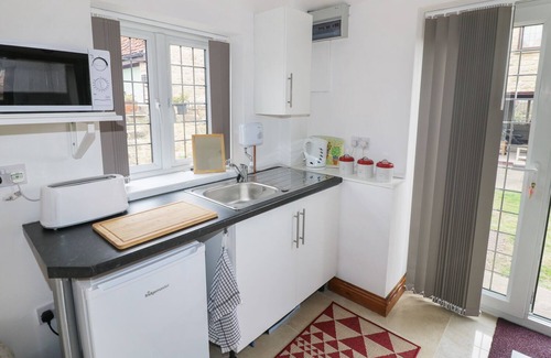 Langwith Cottage | KISSINGATE, romantic, with a garden in Nether Langwith