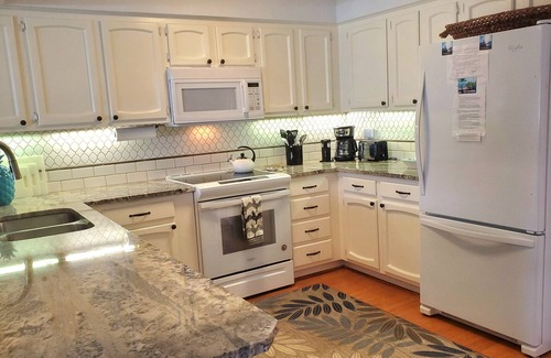 Kailua-Kona Condo | Kitchen and Bath Remodel! - Ocean Front - Central Air - Featured on Today Show