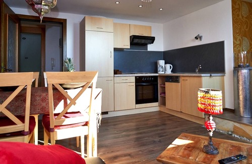 Stocking Apartment | Kitchen, living rooom, 2 bedrooms, pool, garden, for 4 persons