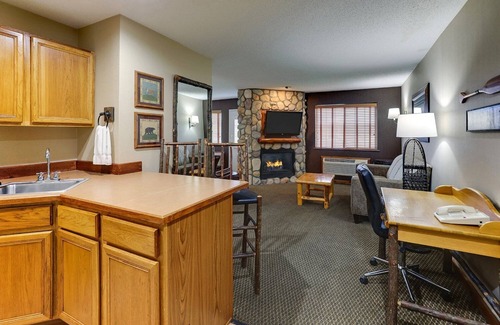 Peoria Hotel | Kitchenette Themed Suite in Stoney Creek Peoria! In-room Dry Bar | 3 Units