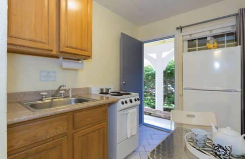 Upper Lake Cabin | Kitchenette with Queen Bed - The Lodge At Blue Lakes