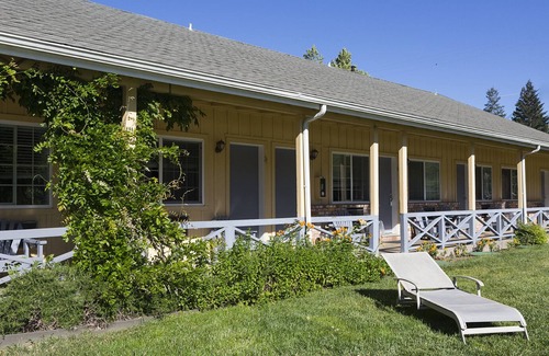 Upper Lake Cabin | Kitchenette with Queen Bed - The Lodge At Blue Lakes