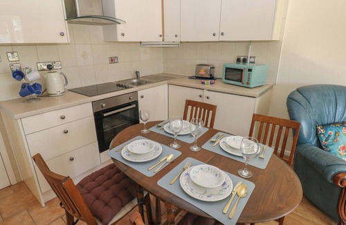 Scurlage Cottage | KITES - 52 GOWER HOLIDAY VILLAGE, pet friendly in Port Eynon