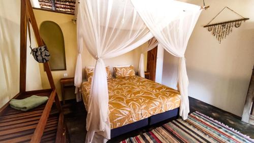 Tofo Hostel | Kitesurf Tofo House - 1 minute walk from beach and center