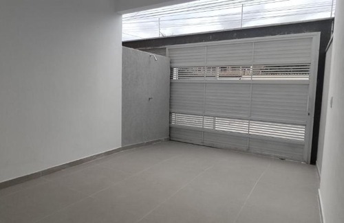 Indaia House | Kitinet J&W a 150 metros do mar