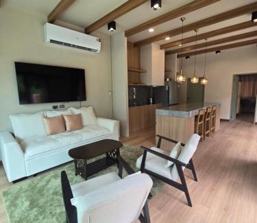 San Kamphaeng House | Kitiyara Lakeside Pool Villa