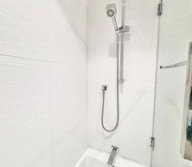 Kitsilano Apartment | Kitsilano Retreat at Private 3 Bed with Parking and BBQ