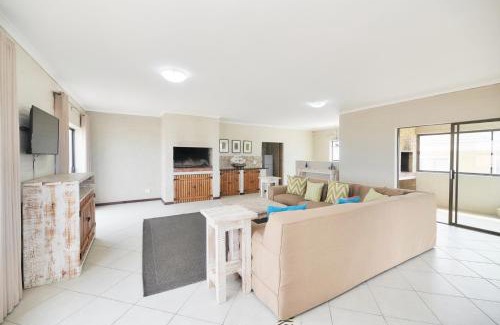 L'Agulhas House | Kitta In Struisbaai