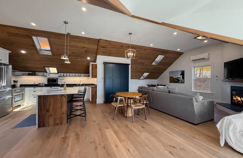 Kittery House | Kittery Cove | Luxe, Views, Walk to Portsmouth
