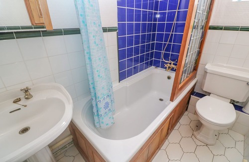 Newlyn Cottage | KITTIWAKE, pet friendly, character holiday cottage in Newlyn