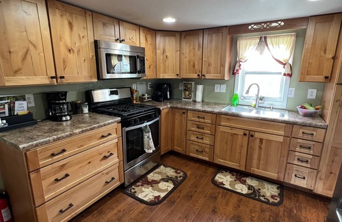 Glouster Cottage | Kittle Pine Front Rental Cottage at Dock 2 of Burr Oak Lake