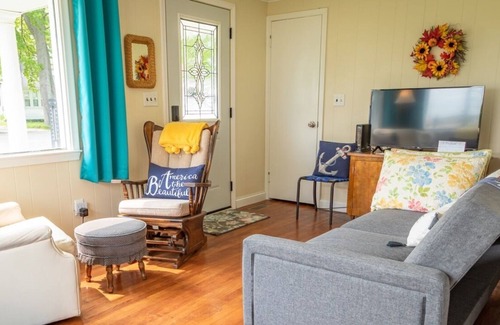 Caseville House | Kitty Lee Cottage - Cozy, Clean & Right in Town!