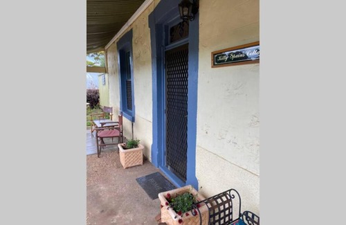 Mannum House | Kitty Spain's Cottage