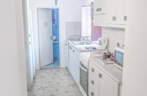 Pyrgou Dirou Ski Chalet | Kivotos Mani – Traditional Charm & Coastal Views