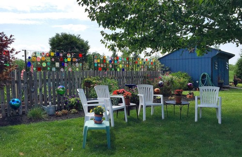 Gettysburg Apartment | Kiwi Berry Farmette, Gardens, Seasonal Pool & Guest Suite at Wild Juniper Farm!