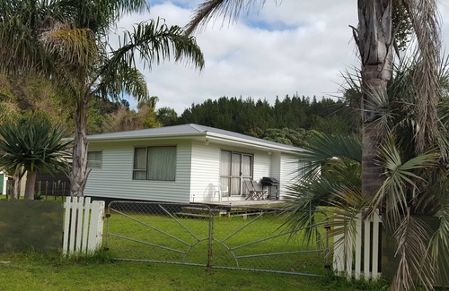 Taupo Bay House | Kiwi Classic in Taupo Bay