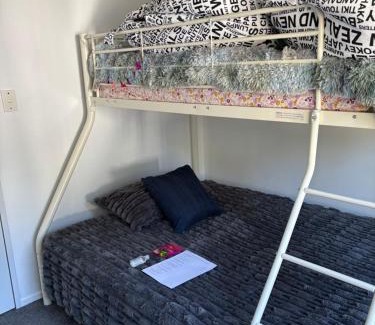 Glenfield House | Kiwi Hosts