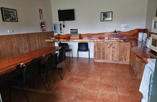 Murchison Hotel | Kiwi Park Motels