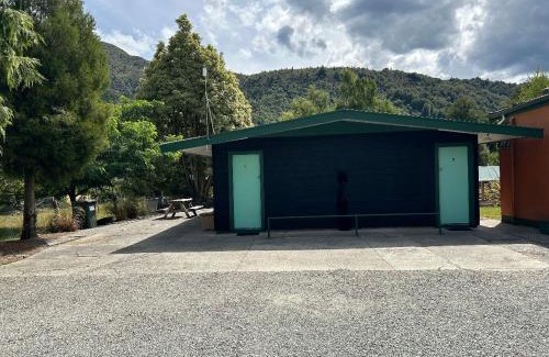 Murchison Hotel | Kiwi Park Motels