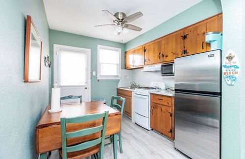Wildwood Apartment | Kiwi's Cottage, 1.5 Blocks to Beach and Boardwalk, Pet Friendly