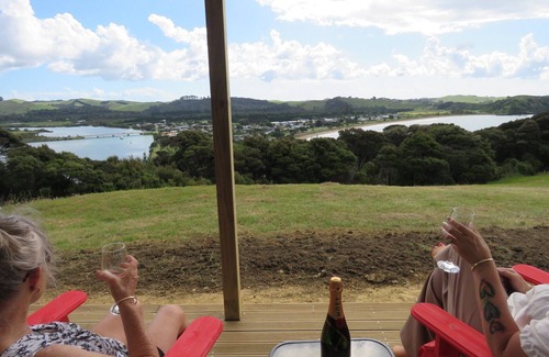 Cable Bay Cabin | Kiwi Scenic Retreat