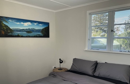 Te Akau Cottage | Kiwiana at Sunset Beach, Port Waikato.