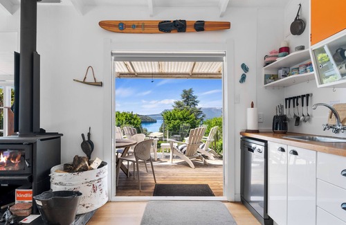 Lake Tarawera Cottage | Kiwiana Bach - Lake Tarawera Holiday Home