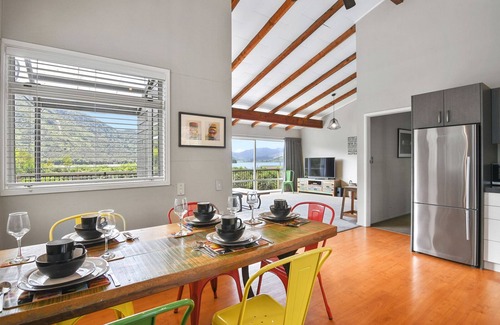 Havelock House | Kiwibach - Havelock Holiday Home
