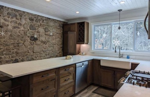 Puslinch Other | KJ's Farmhouse w/SwimSpa Retreat