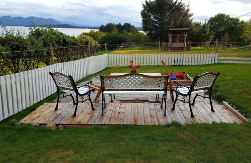 Fraena Other | Kjørsvik Øvre, flat in farmhouse with panoramic view to the sea and mountains.