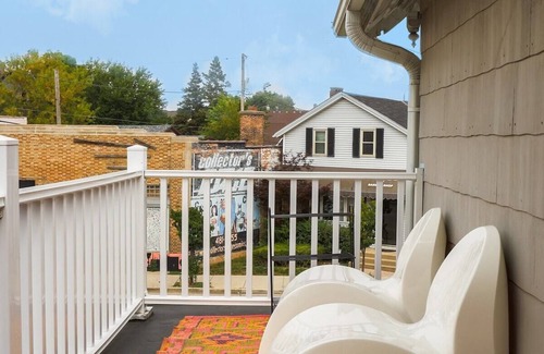 Bay View House | KK Upper · 2BR Sunny Upper in Prime Bay View - w/Parking