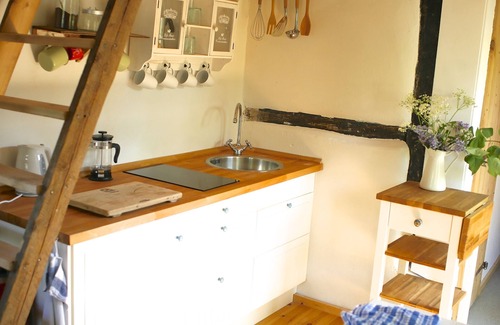 Behrensdorf Other | Kl. Reetkate f. 2 pers./WLAN/sauna/garden/a few minutes to the beach