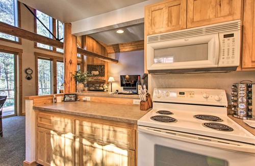 Klamath Falls Cabin | Klamath Falls Cabin Retreat w/Deck & Grill!