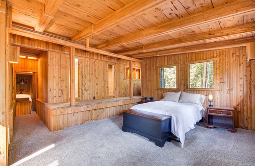 Klamath Lake Cabin | Klamath Falls Cabin w/Private Sauna & Fire Pit!