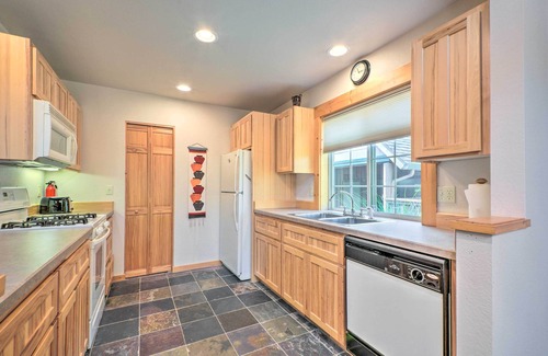 Klamath Falls Cottage | Klamath Falls Family Cottage: Hike & Explore!