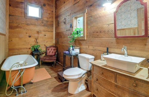Oretech House | Klamath Falls Vacation Rental < 1 Mi to Downtown!