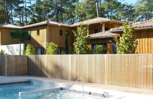 Claouey Apartment | Klassische Lodge mit 2 Schlafzimmern und 4 Personen
