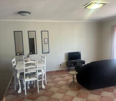 Farrarmere Apartment | Klaverton Daisy